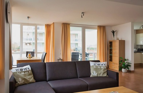 Grossenbrode Apartment | Vacation apartment Möwennest 3 in Großenbrode. Highest wellness comfort with sauna, whirlpool & seasonal beach chair. Extensive game collection. Entertainment with Smart TV & Blu-ray player and surround sound