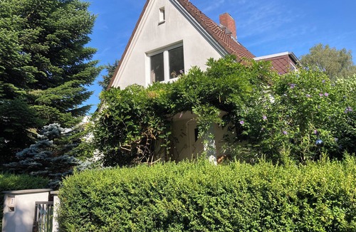 Hamburg-Altona Apartment | Vacation apartment near Volkspark, arenas/Trabrennbahn/DESY