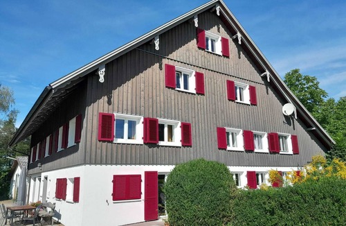Christazhofen Apartment | Vacation apartment on a farm in the beautiful Allgäu with sunbathing lawn and fireplace