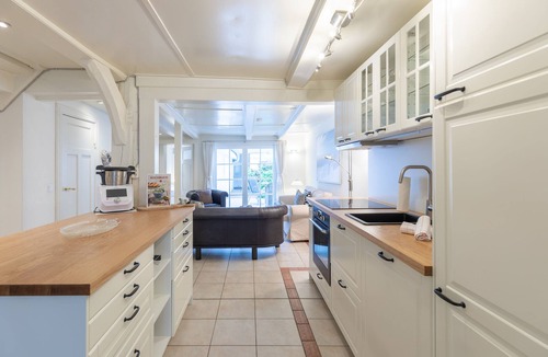 Zentrum House | Vacation home Dat witte Hus in Husum for up to 5 people