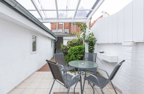 Zentrum House | Vacation home Dat witte Hus in Husum for up to 5 people