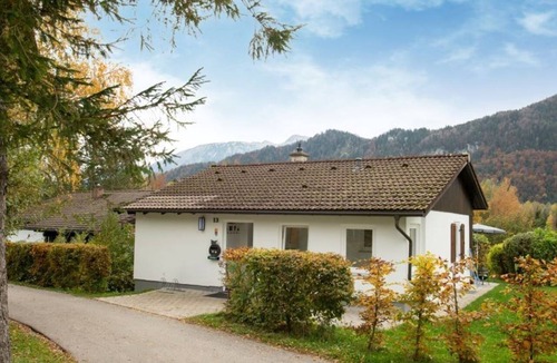 Reichenbach Apartment | Vacation home with a terrace, rain shower, and mountain views (13) - Quietly located