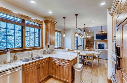 Intermountain House | Vail 5-Bedroom Luxury Residence with Hot Tub