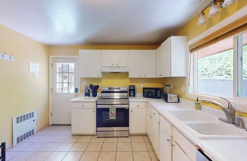 Intermountain Condo | Vail Mountain Condo w/Hot Tub - 10 Minutes to Vail Ski Resort