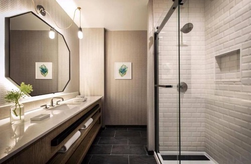 Downtown Denver Hotel | Vibrant Urban Retreat with Nightly Wine Hour | 1 Queen Bed Near Larimer Square