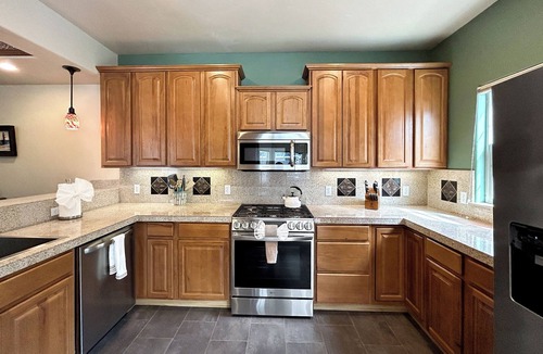 Grand Junction House | Victorian Chateau Large Private Baths, Downtown, Pet Friendly, Walk to CMU