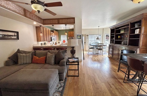 Grand Junction House | Victorian Chateau Large Private Baths, Downtown, Pet Friendly, Walk to CMU