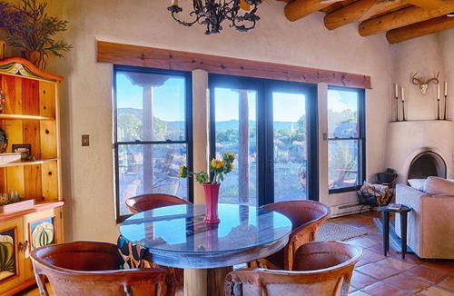 Abiquiu House | Viento del Rio - Abiquiu Casita W/Private Hot Tub