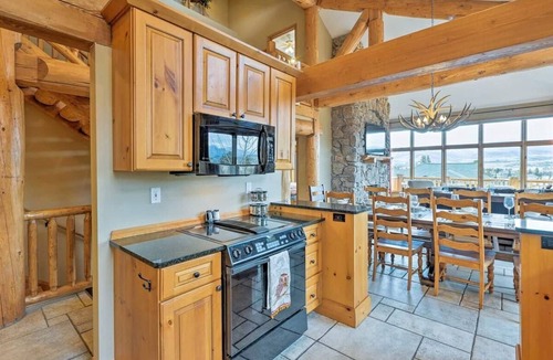Fraser Condo | Views! 3 family rooms, 2 master suites, Hot Tub!