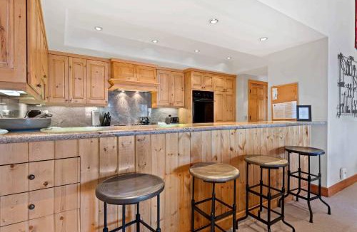 Vail Apartment | Villa Cortina 330 by East West Hospitality