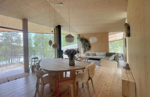 Utajarvi Villa | Villa Jäkälä - An architectural wooden villa by the lake