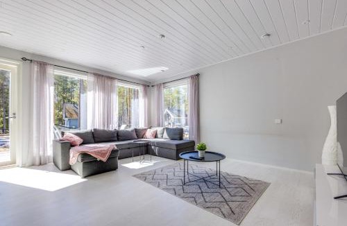 Kalajoki Apartment | Villa Karhunkääpä Incl WiFi, AC, Sauna, Terrace