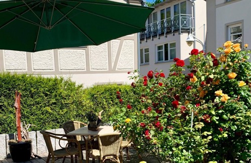 Sassnitz Apartment | Villa Rosengarten - Ferienwohnung Baumhaus mit Seeblick
