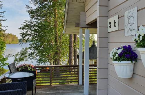 Taivalkoski Ski Chalet | Villa Salme lemmikkiystävällinen mökki Taivalkoskella Jokijärven rannalla