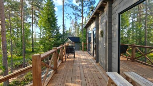 Taivalkoski Ski Chalet | Villa Salme lemmikkiystävällinen mökki Taivalkoskella Jokijärven rannalla