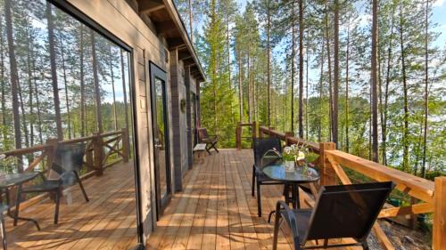 Taivalkoski Ski Chalet | Villa Salme lemmikkiystävällinen mökki Taivalkoskella Jokijärven rannalla