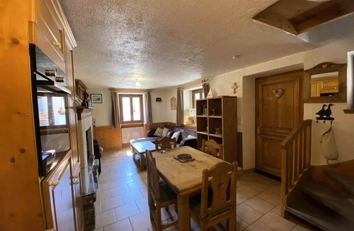 Les Allues Villa | Village house in the heart of Les Allues close to shops and cable car