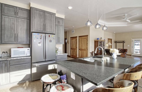 Mesa House | Vini's Place- A Cool Creek Retreat Pet Friendly and Fully Wheelchair Accessible!