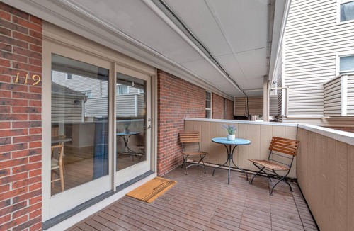 Newlands Apartment | Walk Downtown and to Hiking! Spacious 1 bedroom