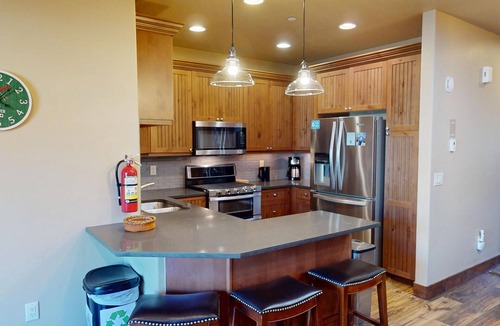 Silverthorne Condo | Walk to Dining, Shops, Events, Theater, Weddings! Near Rec Center Pool