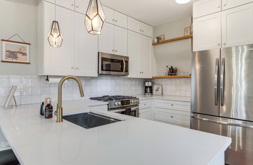 Berkeley Apartment | Walk to Eats! Tennyson Haven w/Pet-friendly Yard