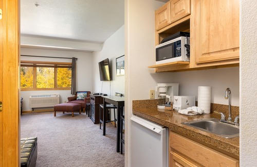 Mountain House Condo | Walk to Gondola in 8 minutes/Pool and Hot Tub/Fitness Room
