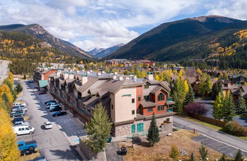 Mountain House Condo | Walk to Gondola in 8 minutes/Pool and Hot Tub/Fitness Room
