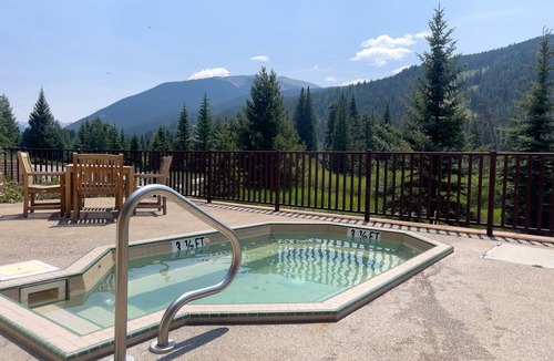 Mountain House Condo | Walk to lift. Close to Lake. Hot Tub. Pool table