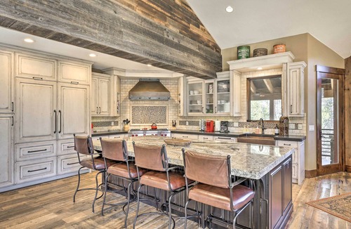 Copper Mountain Villa | Walk to Lift: Luxe Villa w/Hot Tub in Copper Mtn