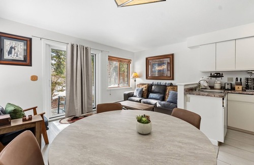 Four O'Clock Condo | Walk to Lifts & Main St | Pet-Friendly Cozy 1BR Retreat