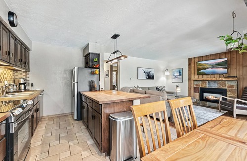 Warrior's Mark Condo | Walk to Main St | Pool & Hot Tub