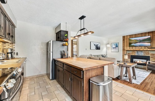 Warrior's Mark Condo | Walk to Main St | Pool & Hot Tub