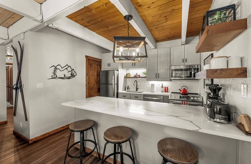 Warrior's Mark Condo | Walk to Ski Lift, Town, & Hikes. Pool & Four Hot Tubs, Mtn Modern, Free Parking!