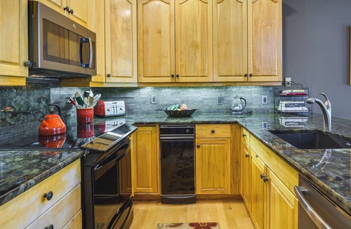 Mountain House House | Walk to Ski Lifts: Townhome w/Hot Tub in Keystone