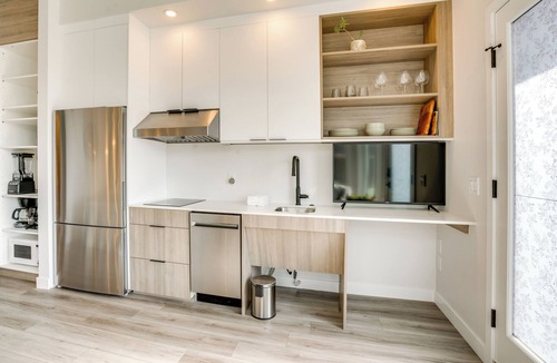 Frisco Apartment | Walk to Ski Shuttles & Stores! Modern Frisco Unit