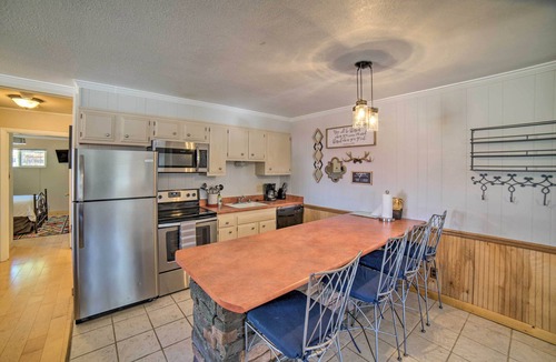 Red River Apartment | Walkable Location! Mtn-view Condo in Red River