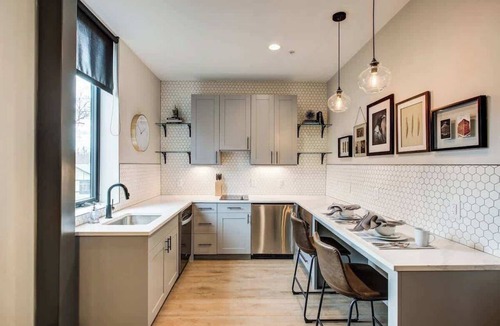 Berkeley Apartment | Walkable Urban Tennyson St Apt | Steps to Eats