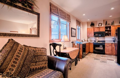 Historic District Condo | Walking distance to Main Street. Pool and Hot Tubs with a Beautiful View!