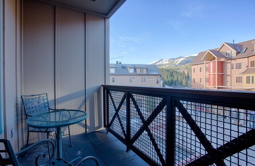 Historic District Condo | Walking distance to Main Street. Pool and Hot Tubs with a Beautiful View!