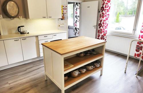 Reittio Apartment | Wanha Koulu Tahko Onnela, 4mh, Palju, Sauna, Tupakeittiö, Wifi, Liikuntasali, RinteetSpaRavintola 6km, Lemmikit OK, Edukas