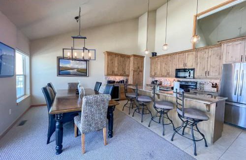 Fraser House | Wapiti Luxury Villa 10B I Great Views I Best Price I Free Adventures Daily