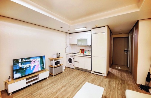 Yeoksam Apartment | "Warm and cozy rooms locatead in Gangnam- Suitable for relaxation and travel!"