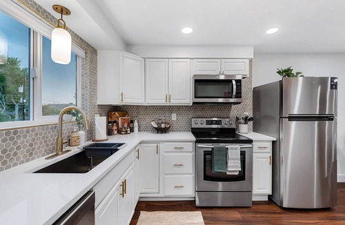 Berkley Apartment | Warm Mid-Mod Denver Apt w/King Bed & Luxe Bedding and Private Office