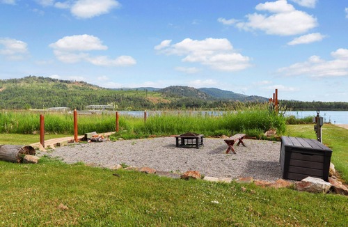 Laclede House | Waterfront family home with large yard, firepit, deck, river views & boat slip