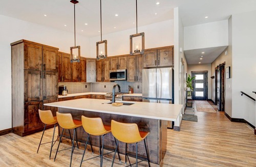 Fraser House | Waterside Villa 8B I Private Hot Tub I Views I Bunk Room I Desk I Game Room I Discounted Attractions