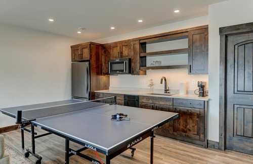 Fraser House | Waterside Villa 8B I Private Hot Tub I Views I Bunk Room I Desk I Game Room I Discounted Attractions