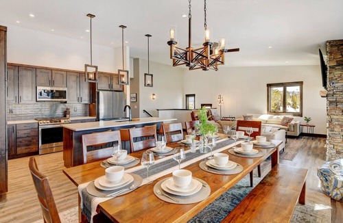 Fraser House | Waterside Villa 8B I Private Hot Tub I Views I Bunk Room I Desk I Game Room I Discounted Attractions