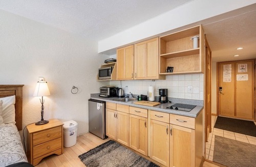 Four O'Clock Condo | Welcome to Your Cozy Mountain Retreat at Four O'clock Lodge B06!