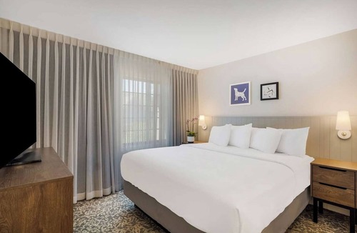 Acres Green Hotel | Welcoming Suite Perfect for Family Near Park Meadows | Free Breakfast