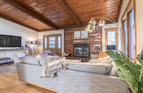 Intermountain Apartment | West Vail Mountain Escape & Kinnikinnick Sunshine House